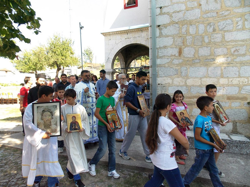 litija oko crkve u Orahovca (1)